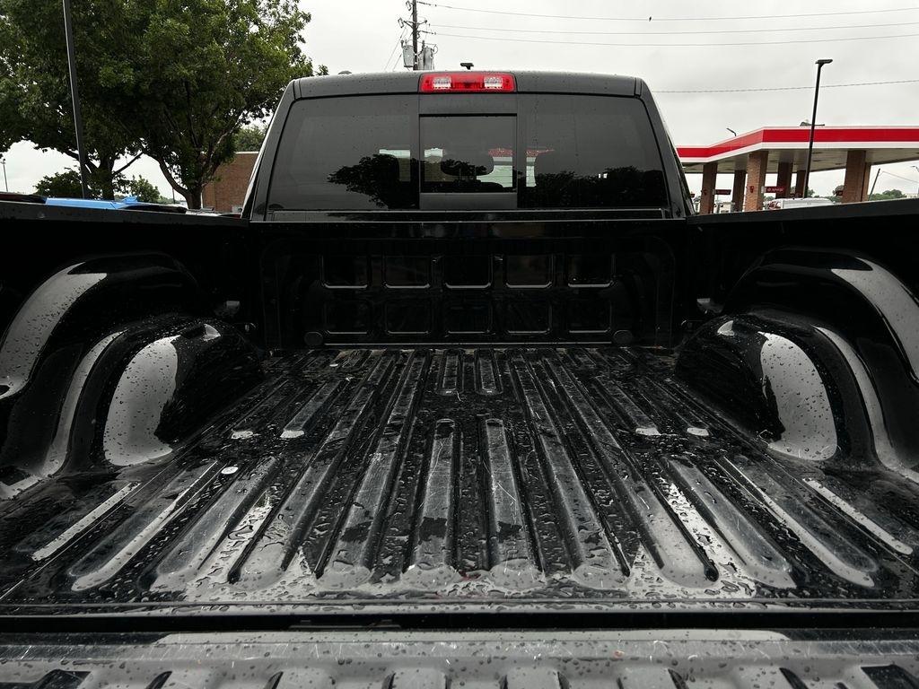 RAM 1500 SLT Quad Cab 4WD 2022