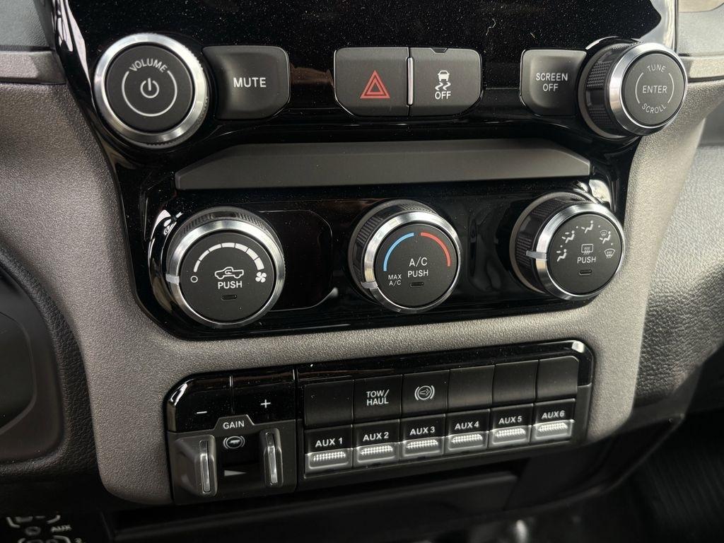 RAM 2500 Tradesman Crew Cab SWB 4WD 2026