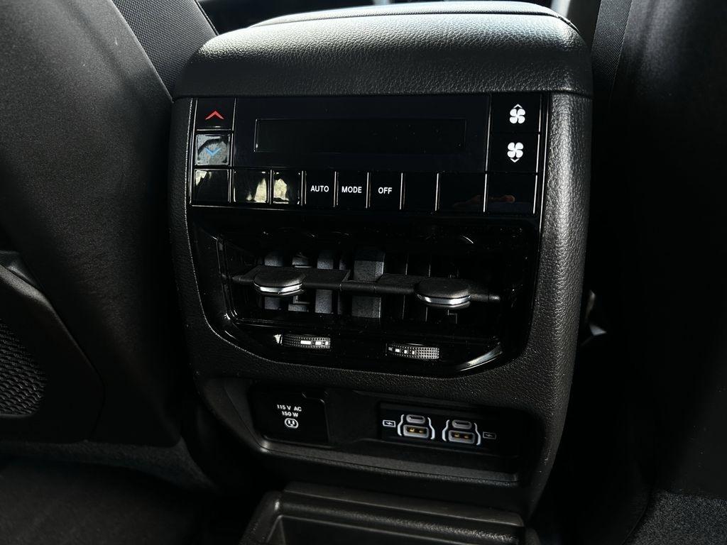 Jeep Grand Cherokee L Laredo 2023