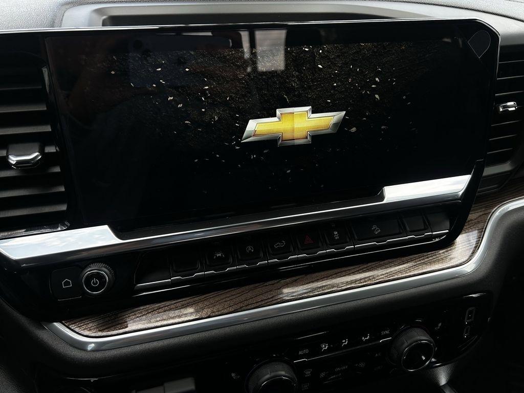 Chevrolet Silverado 1500 Trail Boss LT Crew Cab 4WD 2025