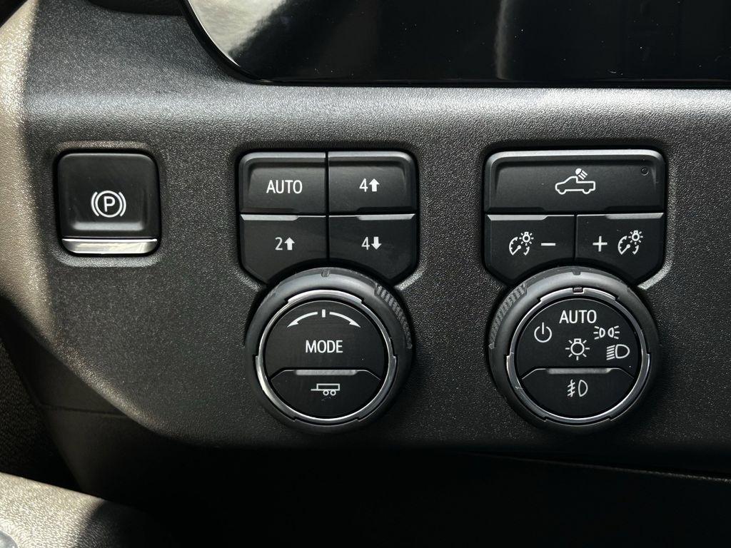 Chevrolet Silverado 1500 Trail Boss LT Crew Cab 4WD 2025