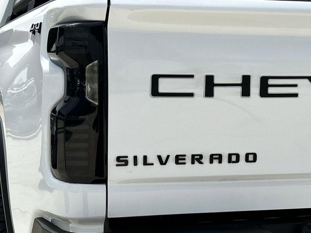 Chevrolet Silverado 2500HD LT Crew Cab Long Box 4WD 2024