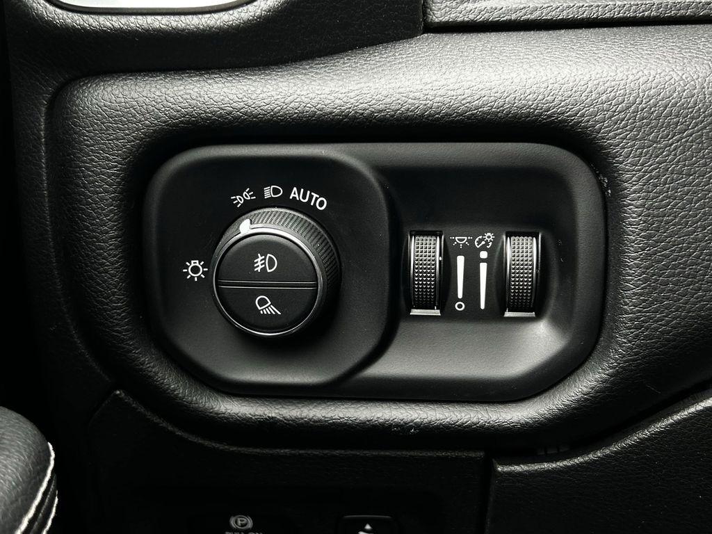 RAM 1500 Laramie Crew Cab SWB 4WD 2022