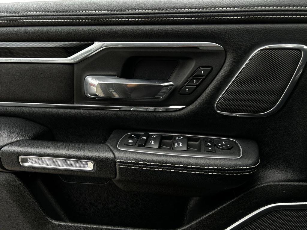 RAM 1500 Laramie Crew Cab SWB 4WD 2022