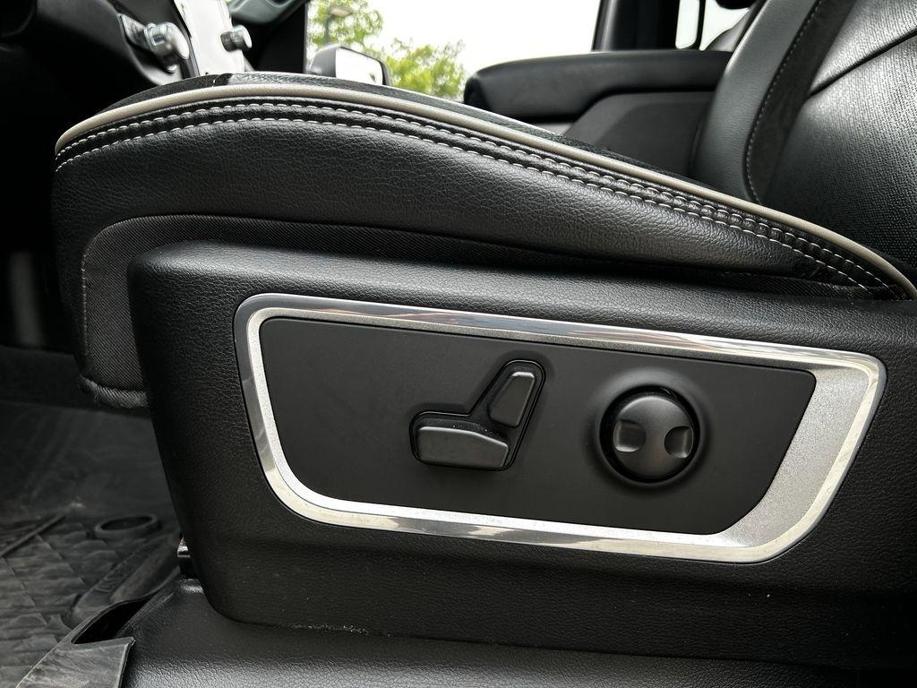RAM 1500 Laramie Crew Cab SWB 4WD 2022