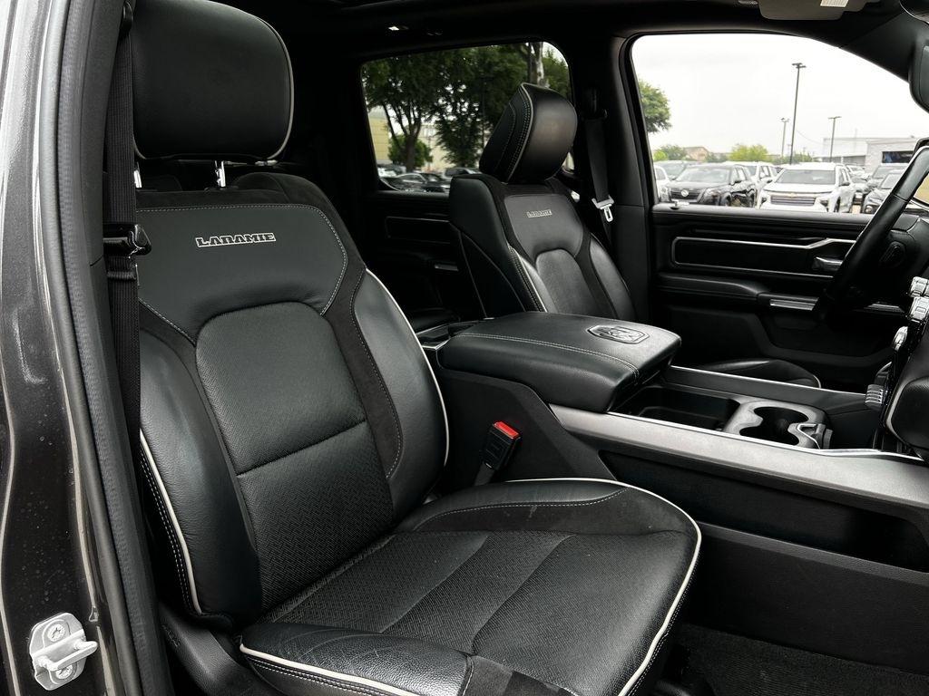 RAM 1500 Laramie Crew Cab SWB 4WD 2022