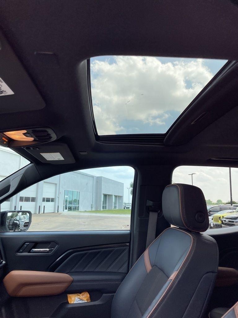 GMC Canyon AT4 Crew Cab 4WD 2024