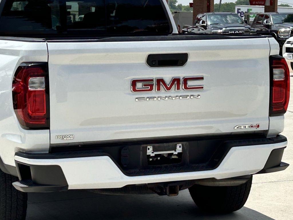 GMC Canyon AT4 Crew Cab 4WD 2024