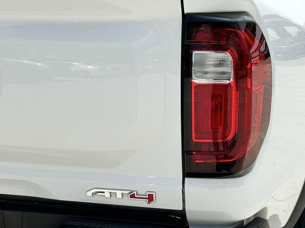 GMC Canyon AT4 Crew Cab 4WD 2024