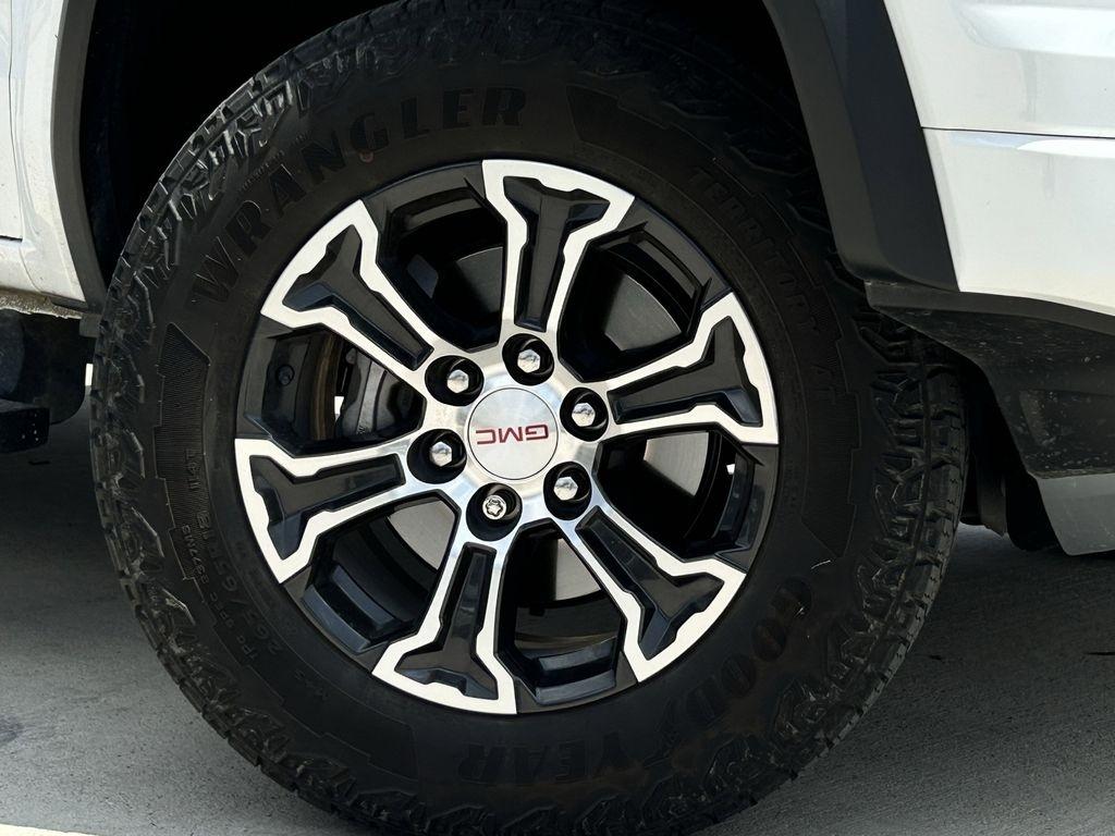 GMC Canyon AT4 Crew Cab 4WD 2024