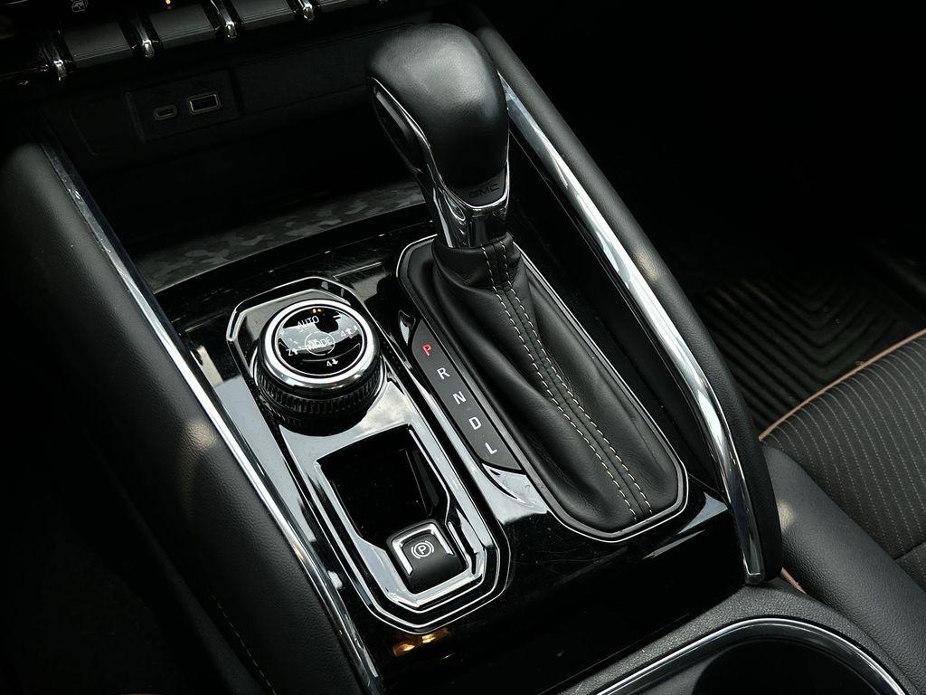 GMC Canyon AT4 Crew Cab 4WD 2024