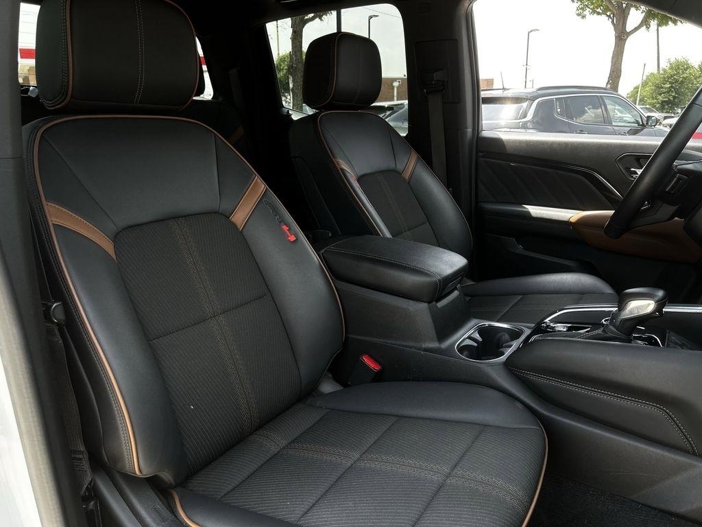 GMC Canyon AT4 Crew Cab 4WD 2024