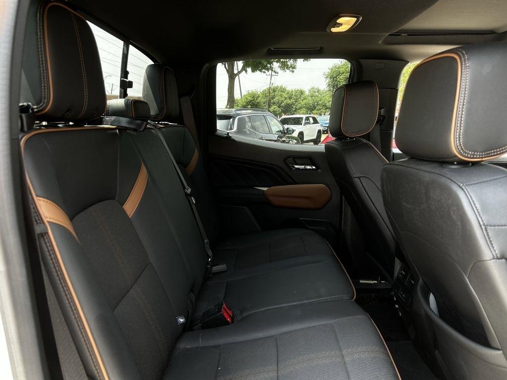 GMC Canyon AT4 Crew Cab 4WD 2024