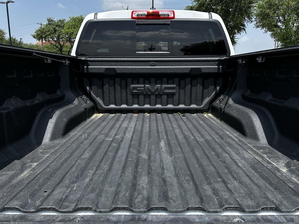 GMC Canyon AT4 Crew Cab 4WD 2024