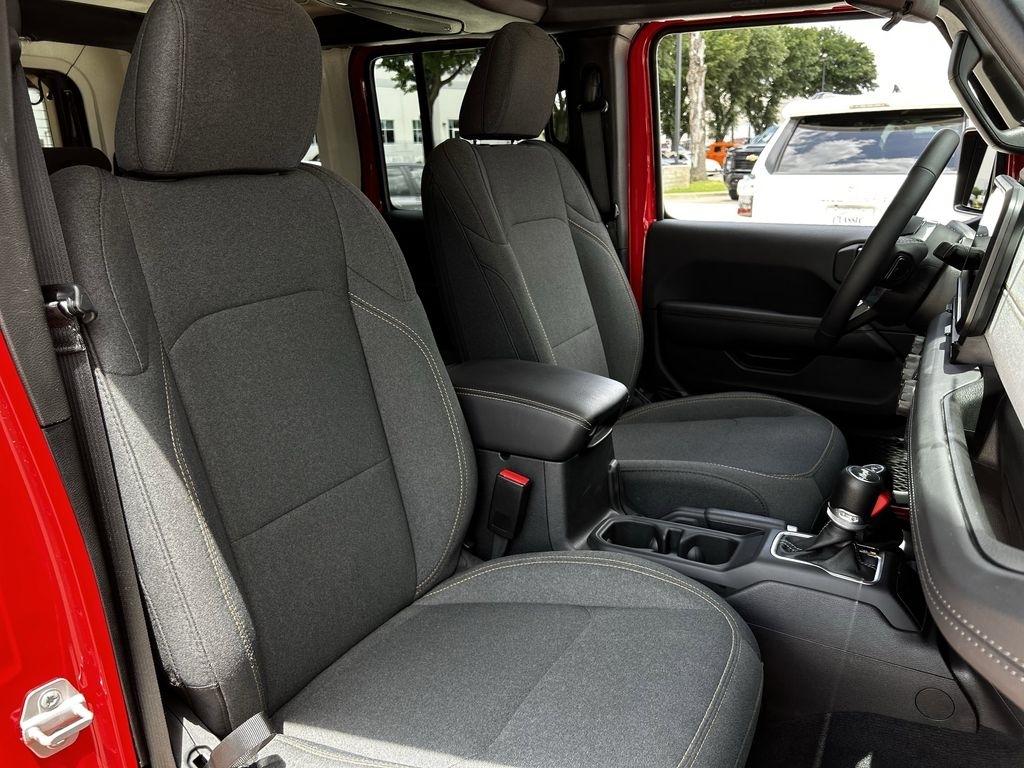 Jeep Wrangler 4xe Sahara 2025