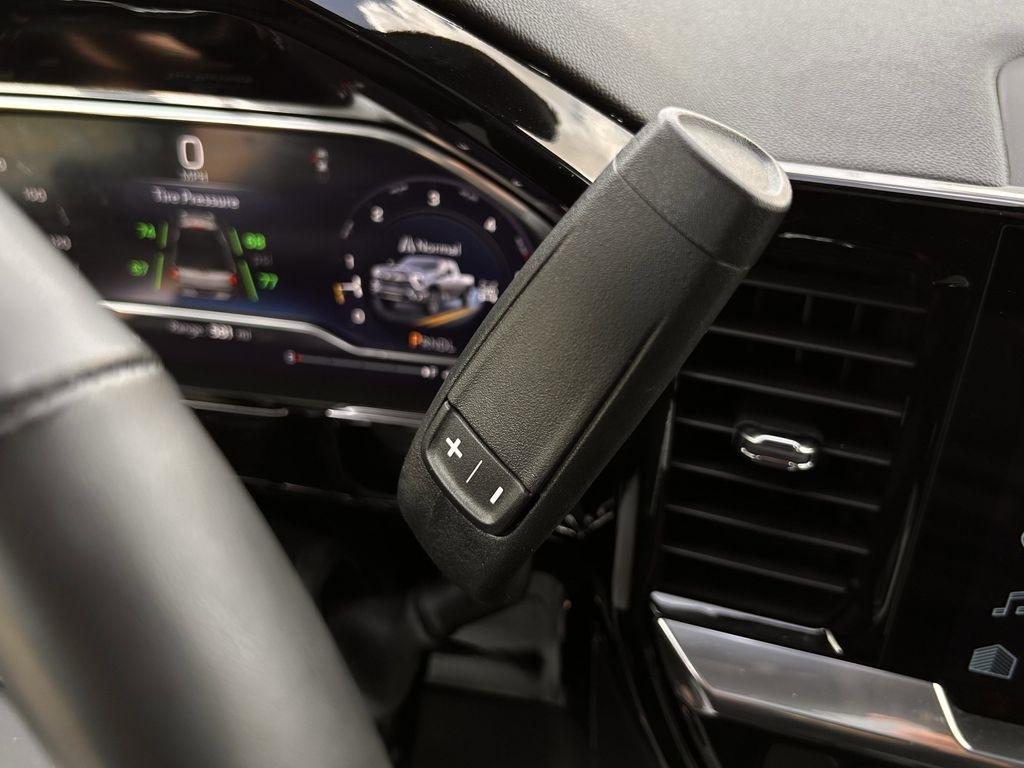 Chevrolet Silverado 2500HD LT Crew Cab Long Box 4WD 2025