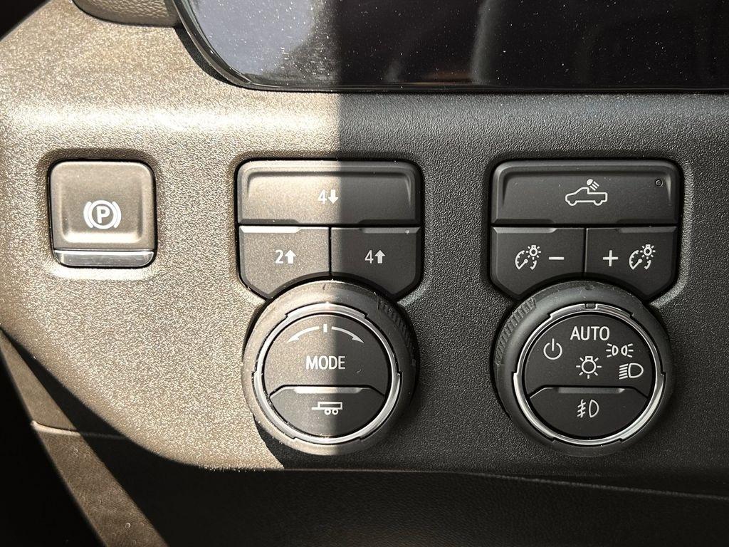 Chevrolet Silverado 2500HD LT Crew Cab Long Box 4WD 2025