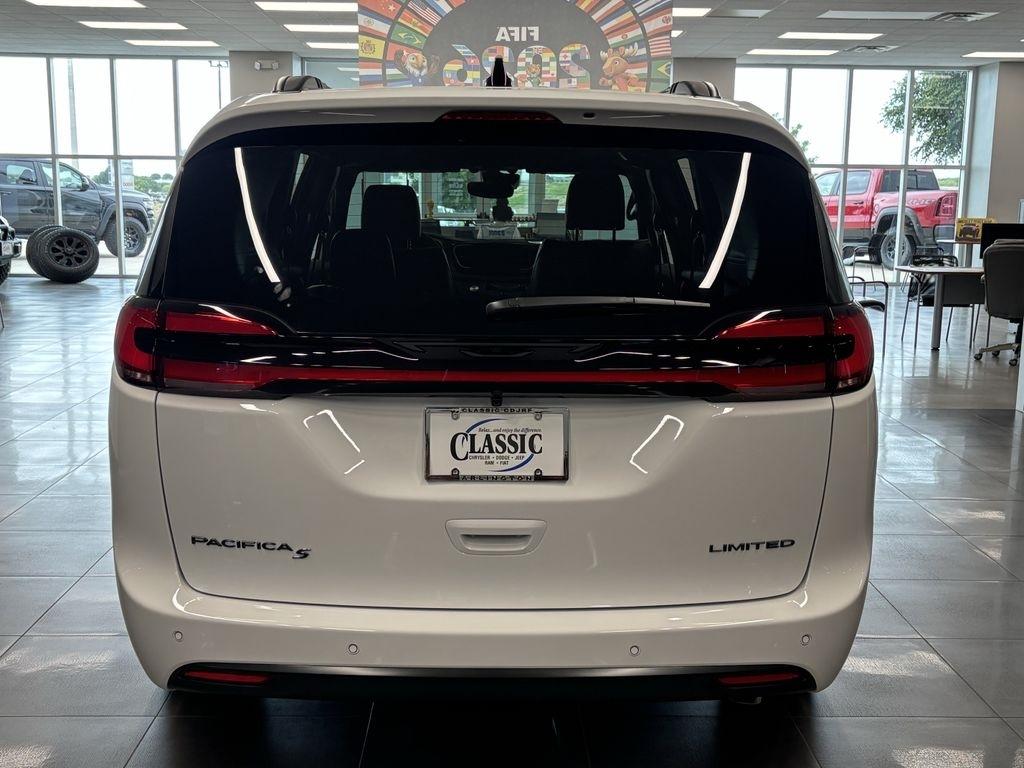Chrysler Pacifica Limited 2027