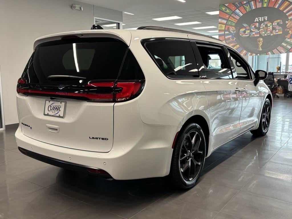 Chrysler Pacifica Limited 2027