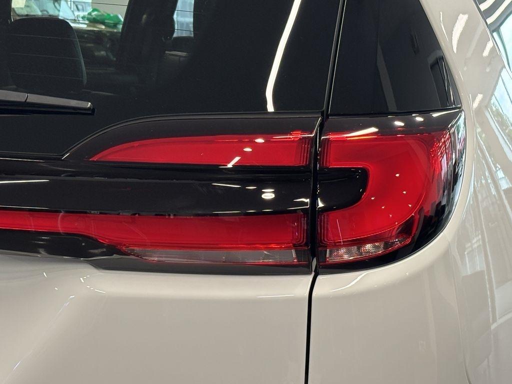 Chrysler Pacifica Limited 2027