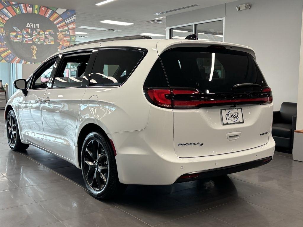 Chrysler Pacifica Limited 2027