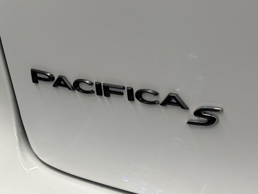 Chrysler Pacifica Limited 2027