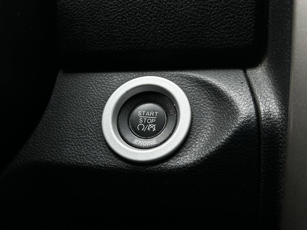 RAM 1500 Laramie Crew Cab SWB 2WD 2014