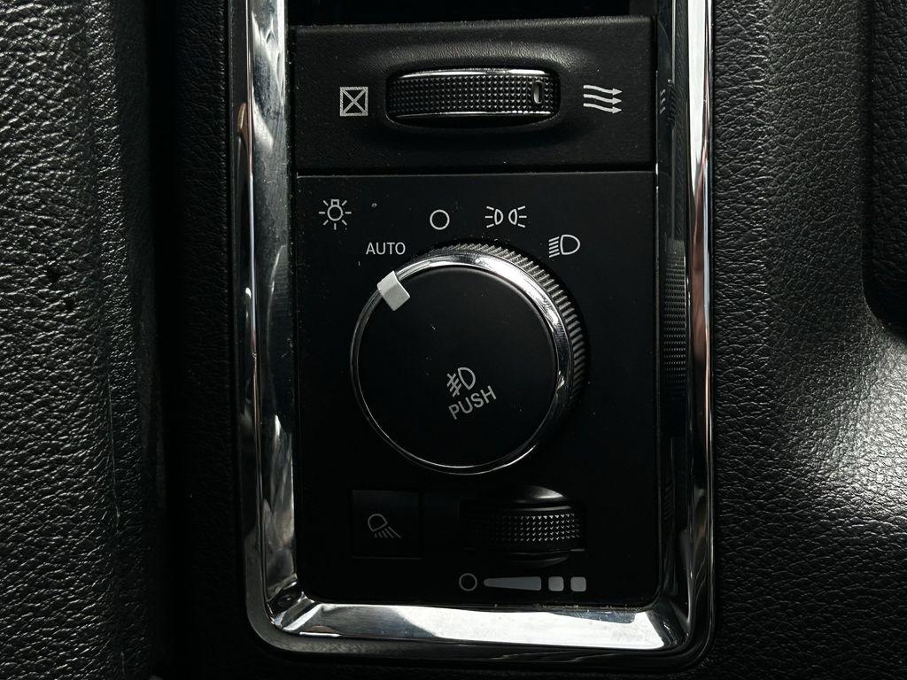 RAM 1500 Laramie Crew Cab SWB 2WD 2014