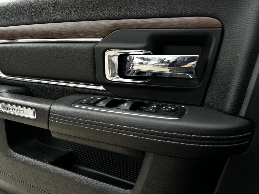 RAM 1500 Laramie Crew Cab SWB 2WD 2014
