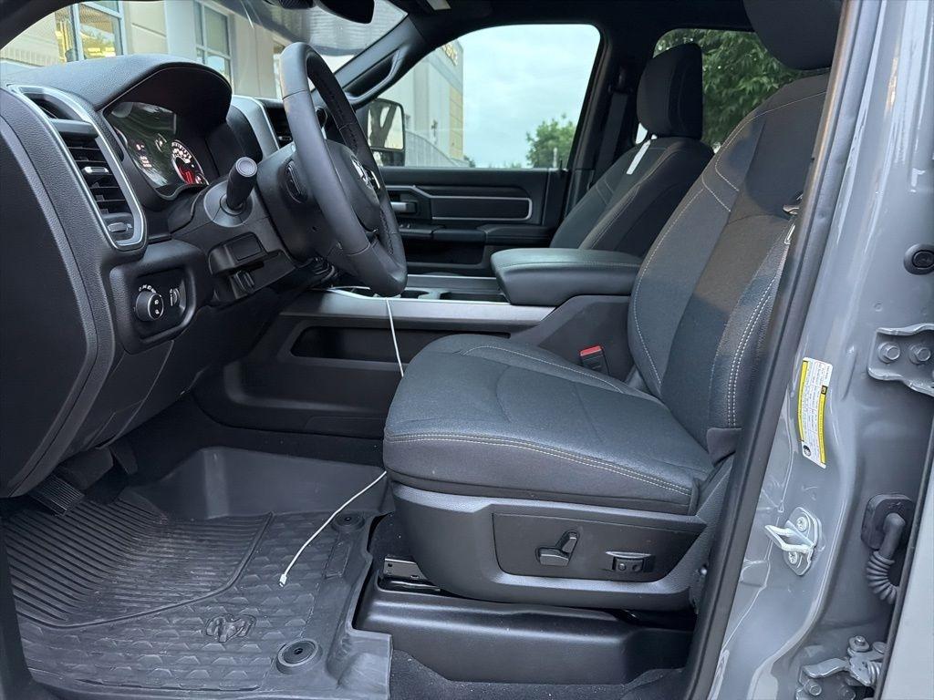 RAM 2500 Tradesman Crew Cab SWB 4WD 2025