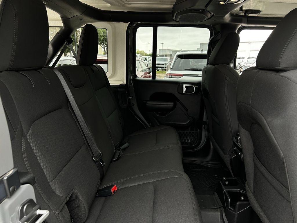Jeep Wrangler Unlimited Sport Altitude 2023