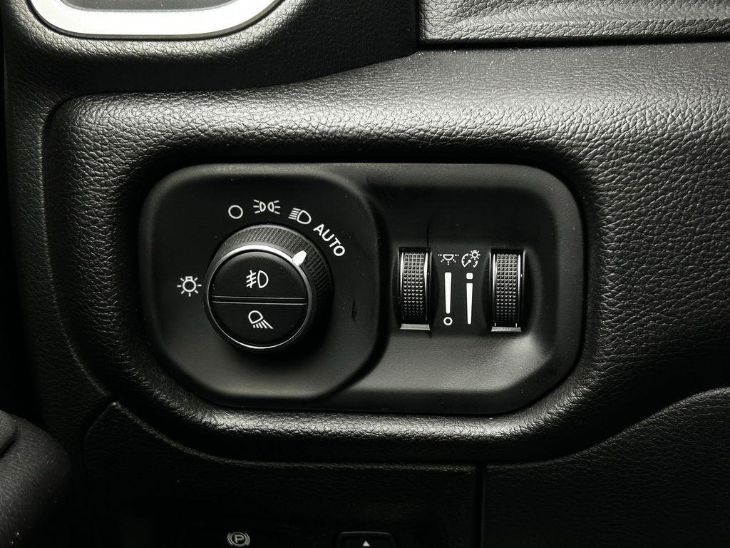 RAM 1500 Lone Star Crew Cab SB 2WD 2026