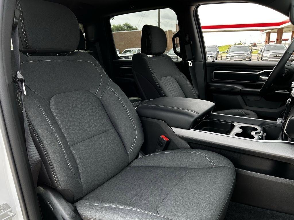 RAM 1500 Lone Star Crew Cab SB 2WD 2026