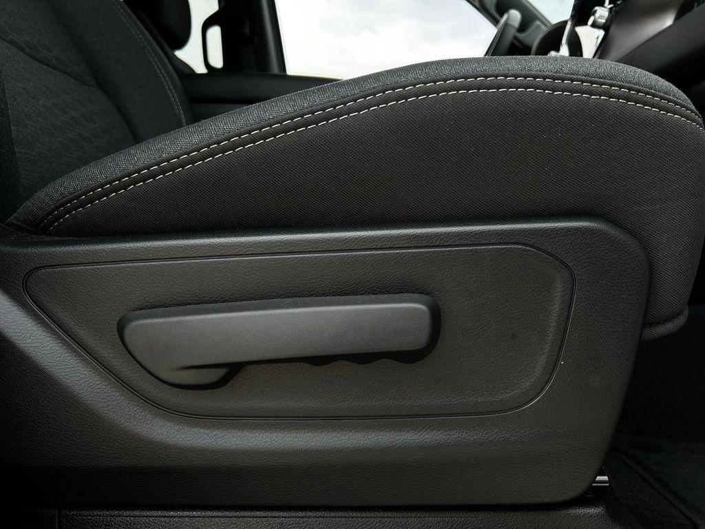 RAM 1500 Lone Star Crew Cab SB 2WD 2026