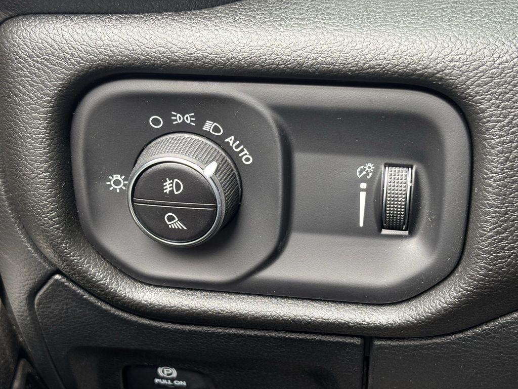 RAM 1500 Tradesman Quad Cab 2WD 2026