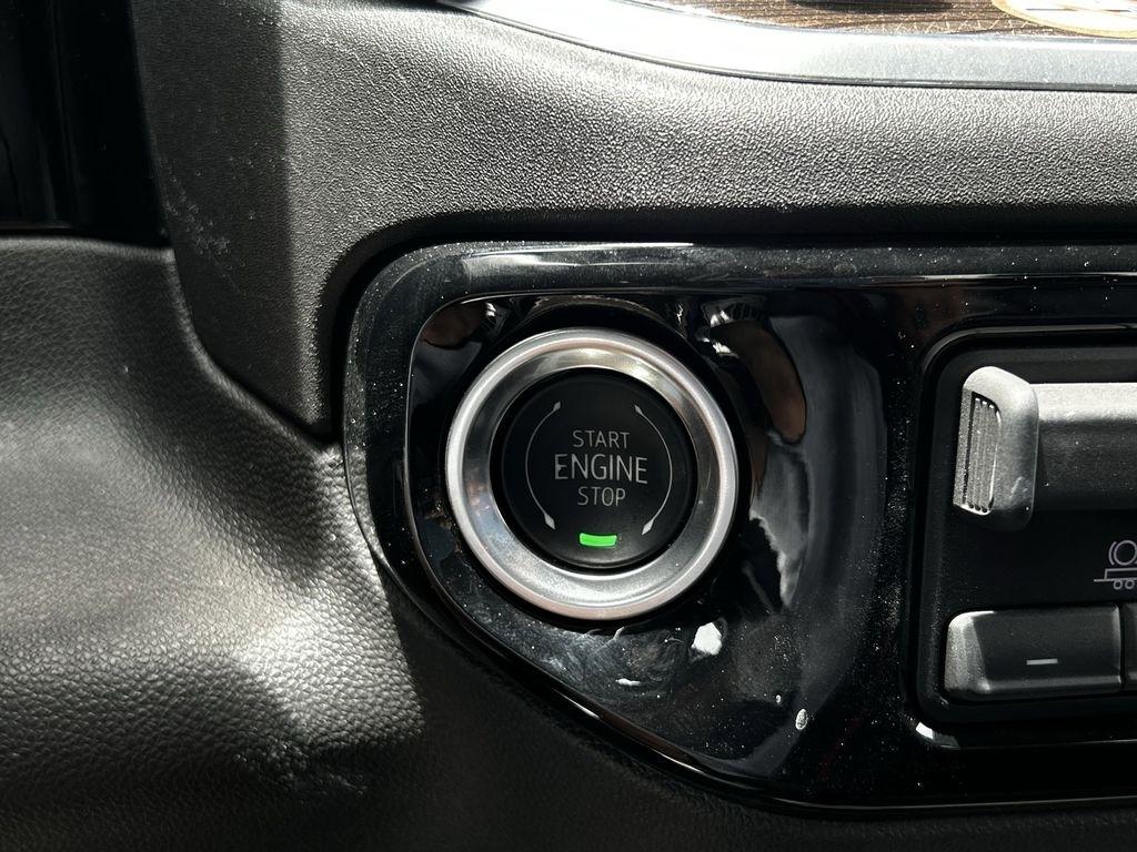 Chevrolet Silverado 1500 LT Crew Cab 2WD 2025