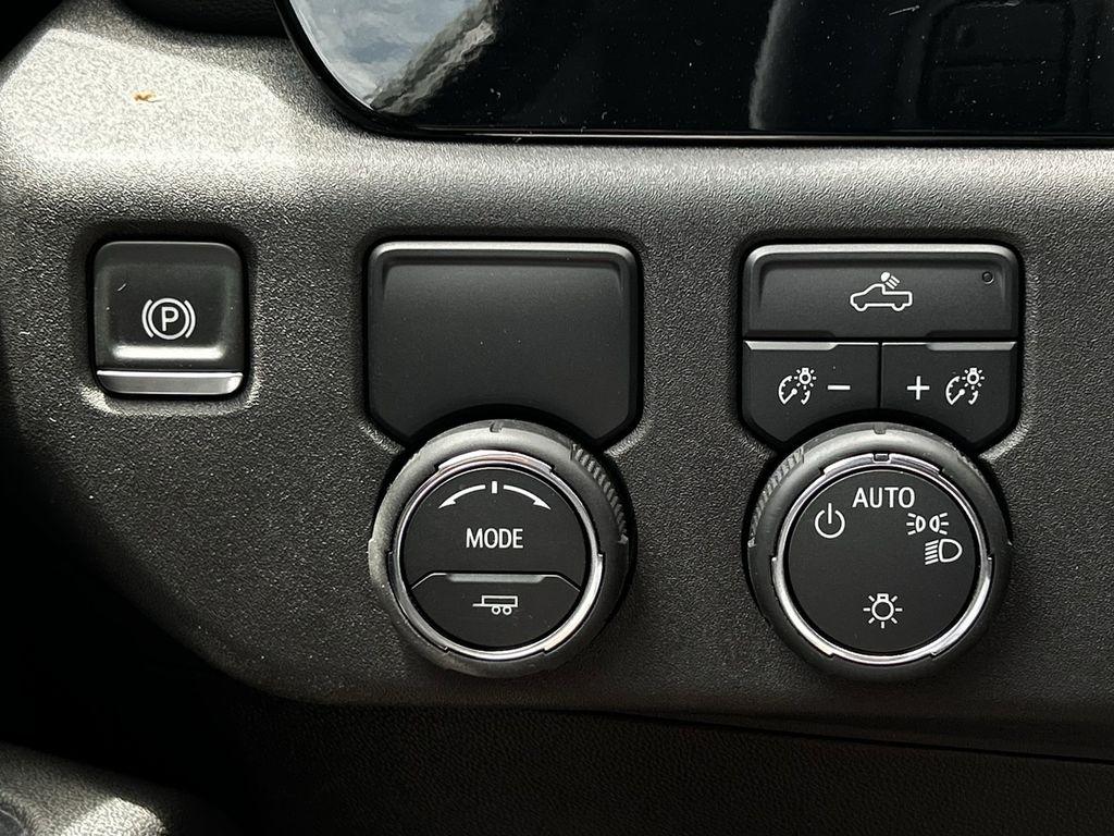 Chevrolet Silverado 1500 LT Crew Cab 2WD 2025
