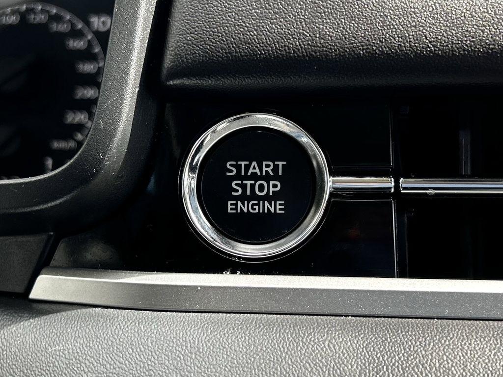 Mitsubishi Outlander SE 2WD 2025