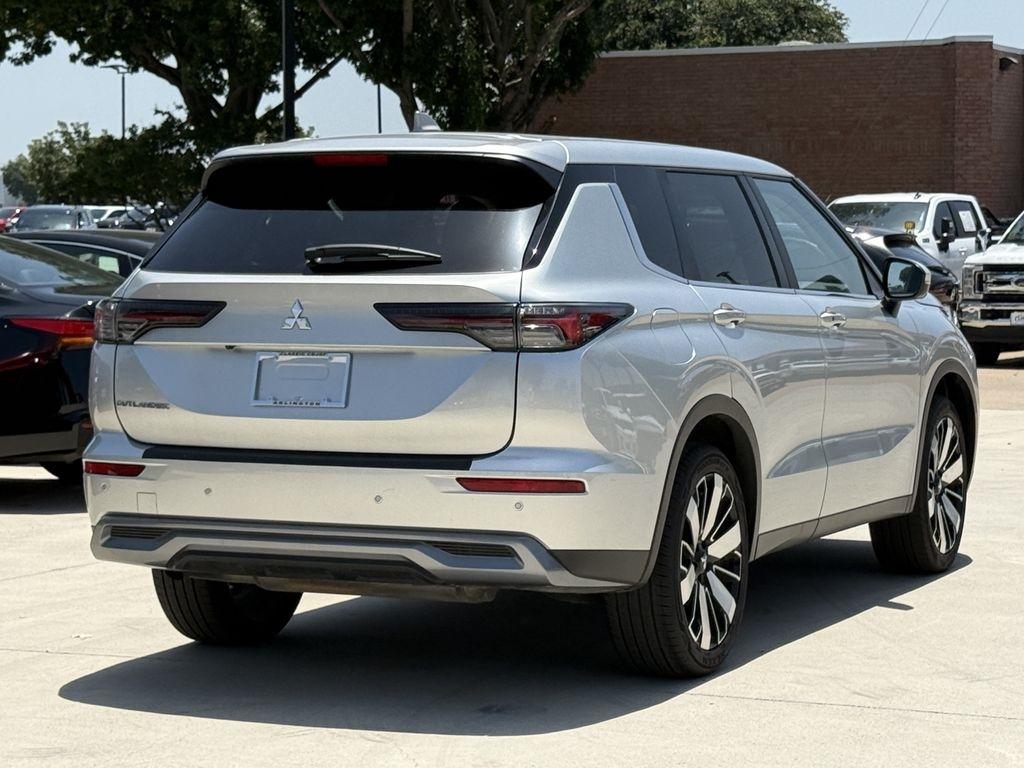 Mitsubishi Outlander SE 2WD 2025