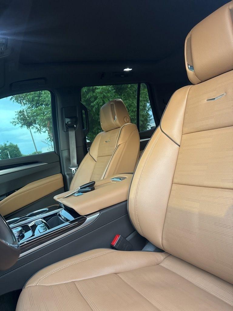 Cadillac Escalade Luxury Touring 4WD 2026