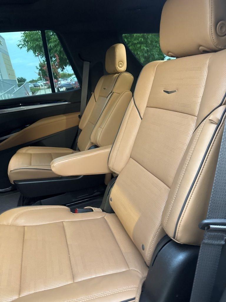 Cadillac Escalade Luxury Touring 4WD 2026