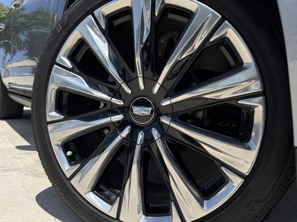Cadillac Escalade Luxury Touring 4WD 2026