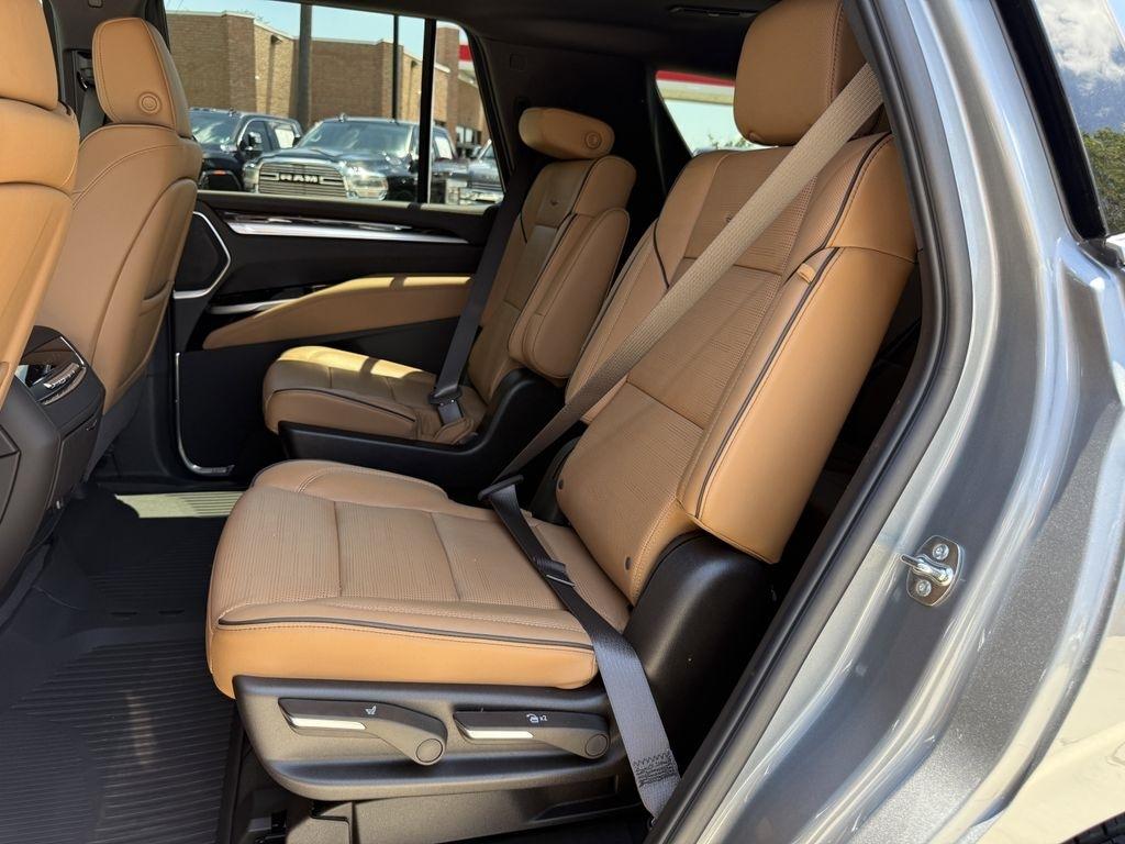 Cadillac Escalade Luxury Touring 4WD 2026