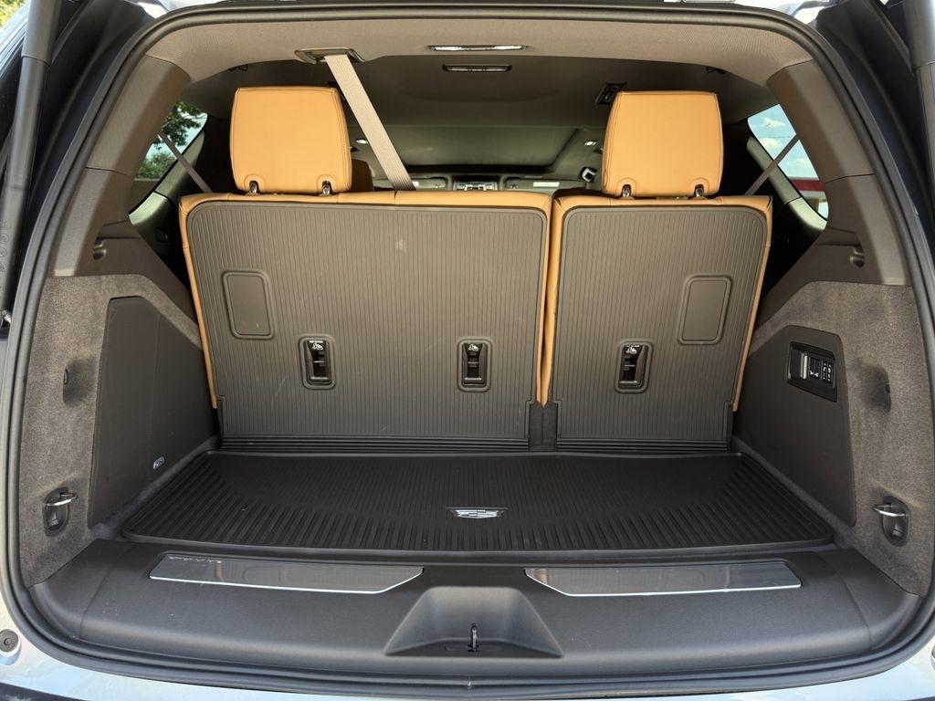 Cadillac Escalade Luxury Touring 4WD 2026