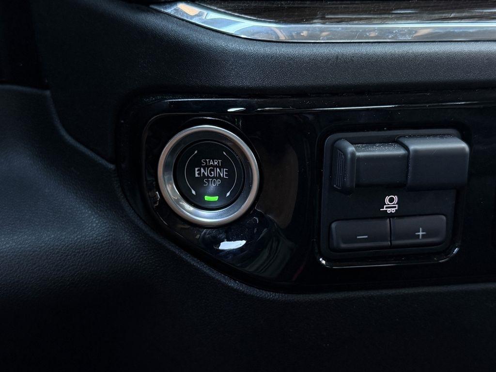 Chevrolet Silverado 1500 LT Crew Cab 2WD 2025