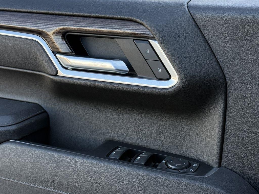 Chevrolet Silverado 1500 LT Crew Cab 2WD 2025