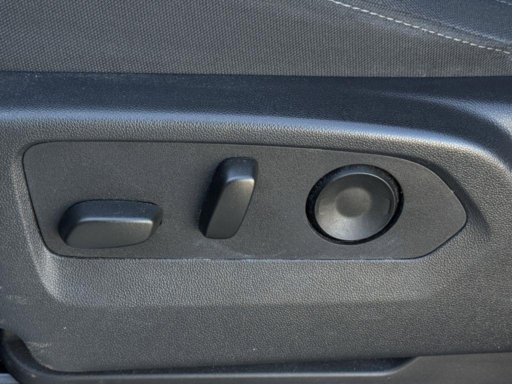 Chevrolet Silverado 1500 LT Crew Cab 2WD 2025