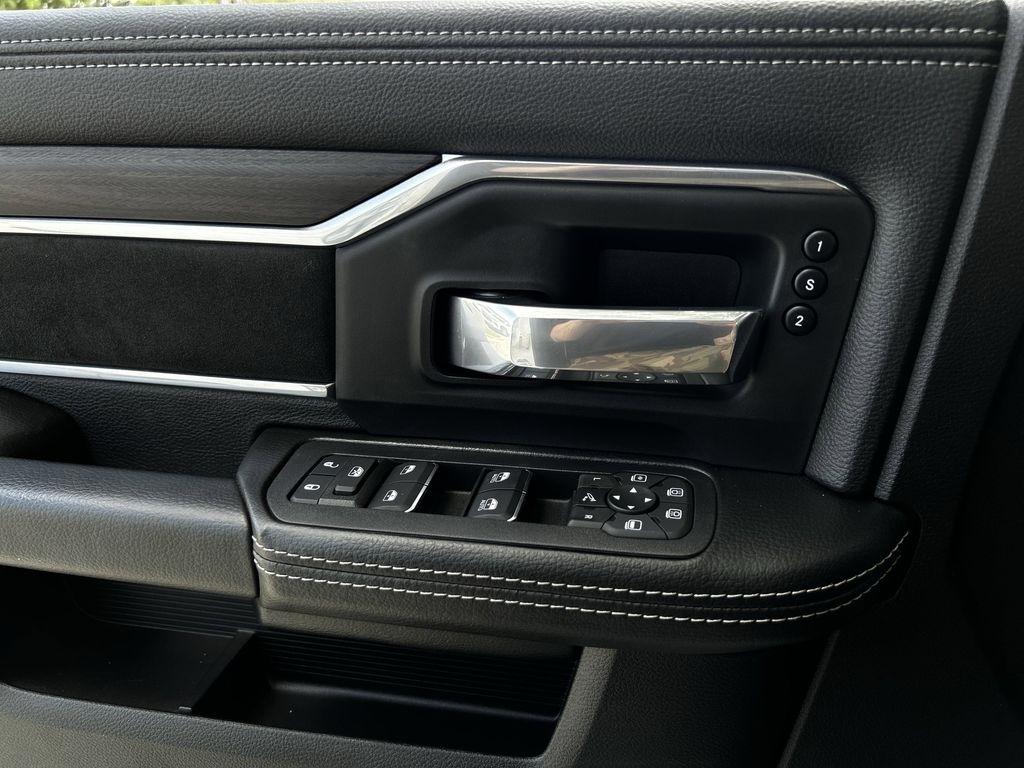 RAM 3500 Laramie Mega Cab 4WD DRW 2025