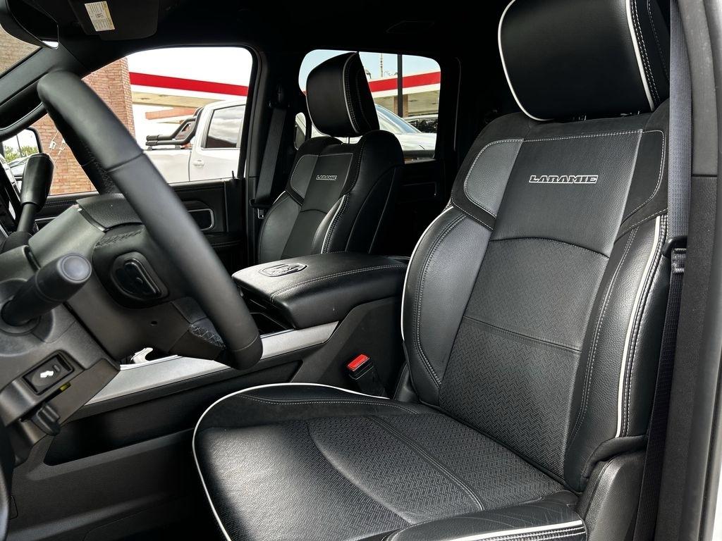 RAM 3500 Laramie Mega Cab 4WD DRW 2025