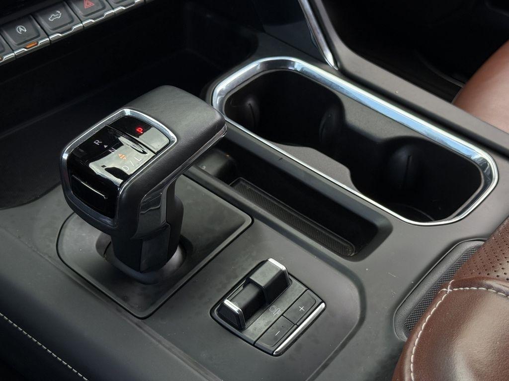 GMC Sierra 1500 Denali Ultimate Crew Cab 4WD 2025